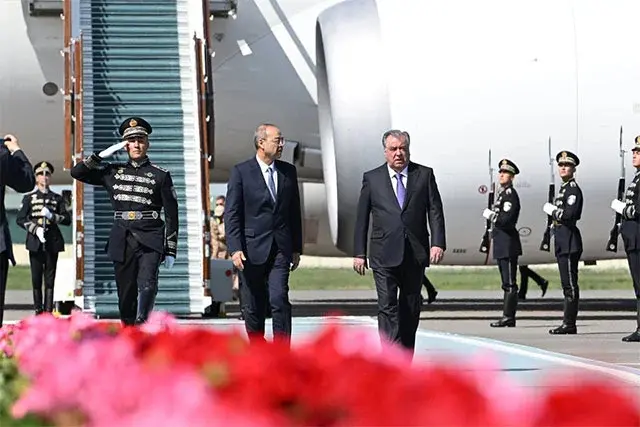 Тожикистон президенти Самарқандга келди