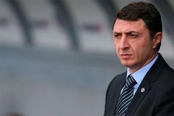 Former assistant of Louis van Gaal heads Pakhtakor