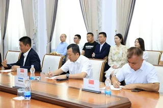Farg‘ona viloyati hokimi Hunan Zhongwei Group delegatsiyasi bilan uchrashdi