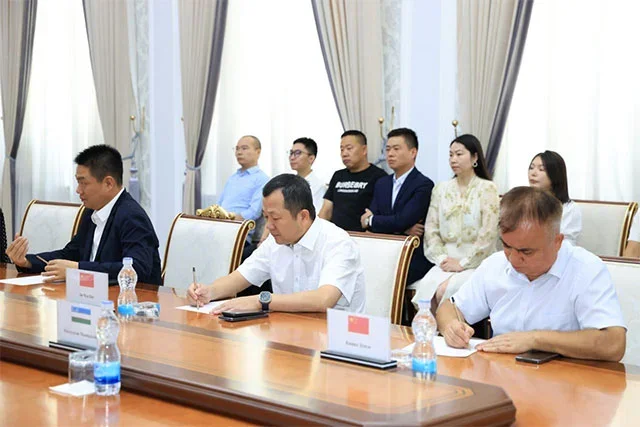 Governor of Ferghana Region Meets with Delegation from Hunan Zhongwei Group