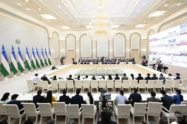 Президент ёшлар билан мулоқот қилди