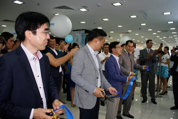 Samsung opens brand shop at Samarqand Darvoza