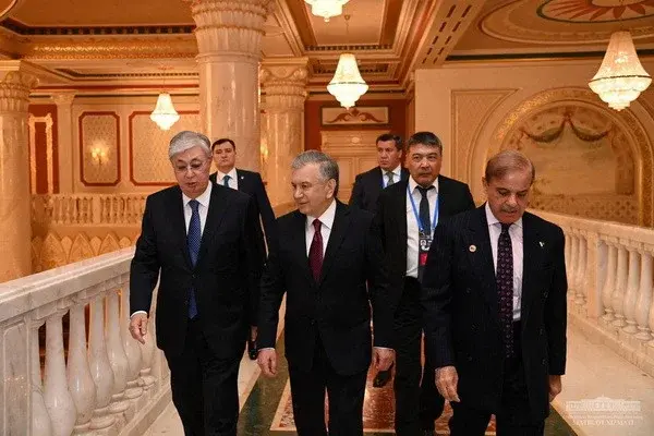 Uzbek President attends A concert in Astana