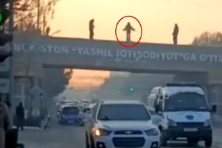 Andijonda gavjum yo‘l ustidagi ko‘prikdan sakrashga uringan qiz qutqarildi