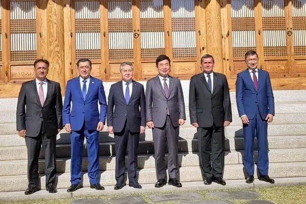 Uzbek FM holds a meeting with the Speaker of the National Assembly of the Republic of Korea