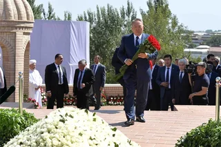 Нурсултон Назарбоев Ислом Каримов хотирасига ҳурмат бажо келтирди