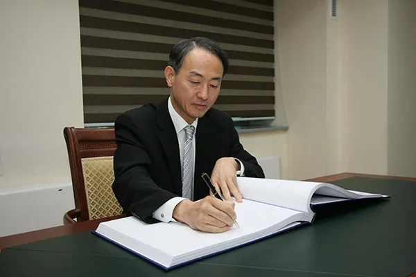 South Korean Ambassador gets acquainted with IUT