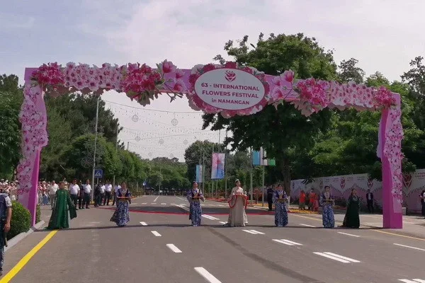 В Намангане стартовал 63-й «Международный фестиваль цветов»