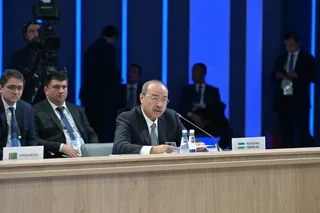 Премьер-министр Узбекистана провёл двусторонние встречи с главами российских регионов