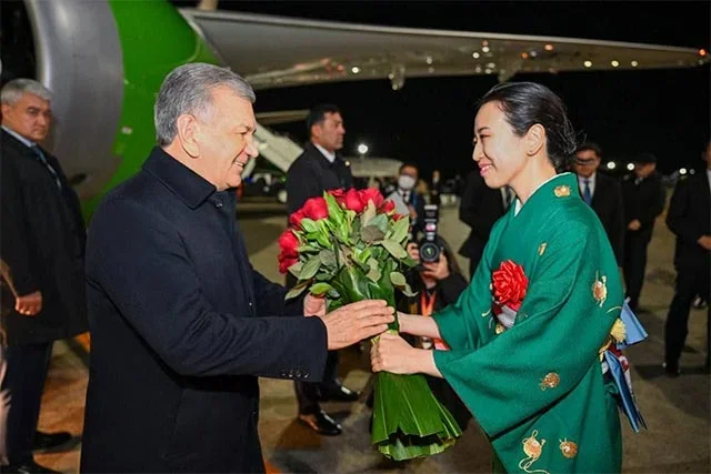 Ўзбекистон Президенти Японияга келди