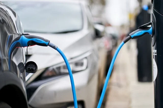 O‘zbekistonda elektromobillar uchun utilizatsiya yig‘imi oshirildi