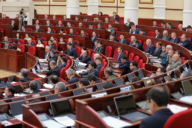 Депутаты одобрили поправки в Трудовой кодекс Узбекистана