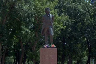 Pushkin monument in Tashkent dismantled
