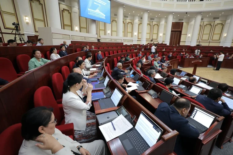 Uzbek Lawmakers Approve State Secrets Protection Amendments