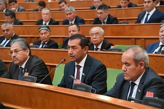 Senators approves the law on the peaceful uses of atomic energy.