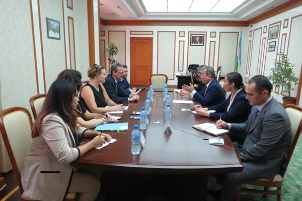 Sadyk Safayev and Simon McDonald discuss development of relations between Uzbekistan and UK