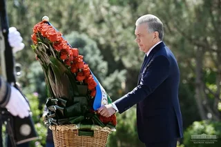 Officials pay tribute to Islam Karimov