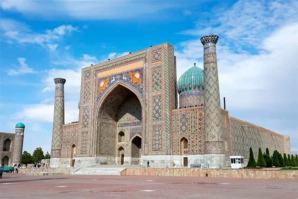 Sharq Taronalari participants visit Samarkand districts