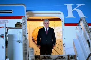 Oʻzbekiston Prezidenti Turkmanistonga keldi