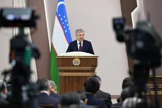 O‘zbekiston Prezidenti Toshkentning soliq organlarini “Chorsu” va “Malika” bozorlarida tartibsizlik uchun tanqid qildi