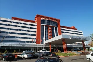Тендеры по продаже госдоли в двух гостиницах продлены