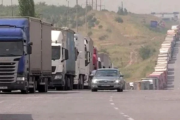 Погранично-таможенные посты Узбекистана и Казахстана работают в усиленном режиме