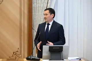 Mirziyoyev yoʻllarni rivojlantirish va transport sohasini raqamlashtirish rejalarini koʻrib chiqdi