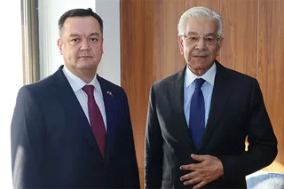 O‘zbekiston elchisi Pokiston mudofaa vaziri bilan uchrashdi