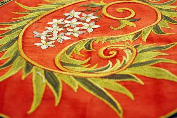 The Russian Ethnographic Museum hosts an exhibition of traditional Uzbek embroidery and fabrics