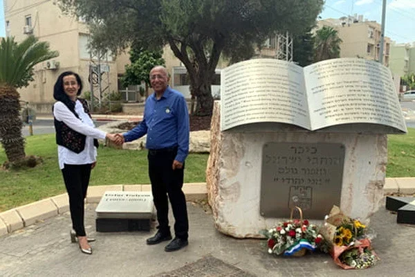 Flowers were laid at the memorial obelisk in honor of the creative heritage of the national poet of Uzbekistan Gafur Gulyam