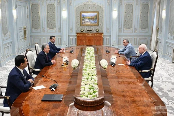 Президент Узбекистана провел встречу с Генеральным секретарем СНГ