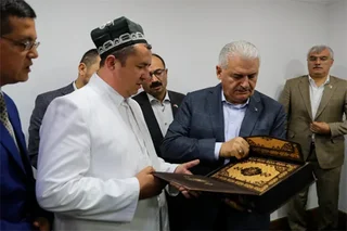 Бинали Йылдырым посетил Самарканд