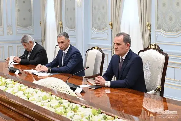 Президент Узбекистана выступил за дальнейшее расширение практического сотрудничества с Азербайджаном