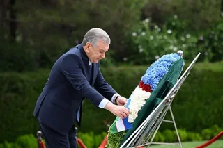 O‘zbekiston Prezidenti Haydar Aliyev xotirasiga hurmat bajo keltirdi