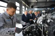 Шавкат Мирзиёев ознакомился с Школой автомобильной инженерии в Джизаке