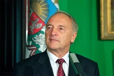 Президент Латвии прибыл в Узбекистан