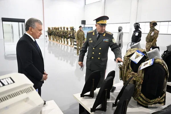 Ўзбекистон Президенти мудофаа саноати мажмуалари билан танишди