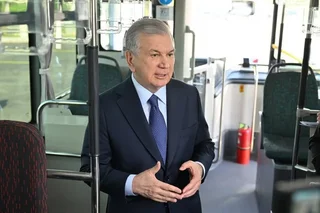 Президент Хоразмда йўналишларни оптималлаштириш ва йўлларни яхшилаш бўйича топшириқ берди