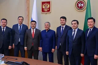 Татаристон раҳбари Қорақалпоғистон делегацияси билан учрашди