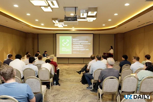Discussion on launching digital marking for beverages in aluminum cans takes place