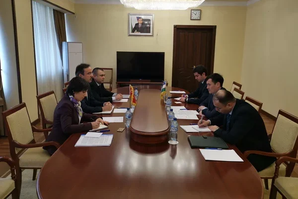 Обсуждены вопросы развития проекта платной дороги Ташкент- Самарканд