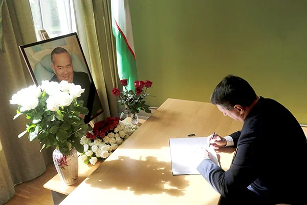 Latvian President visits Embassy of Uzbekistan