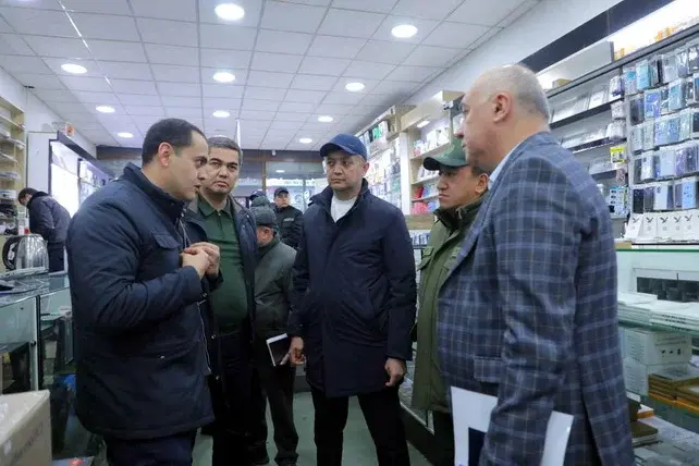 “Malika” savdo kompleksida soliq intizomiga qat'iy rioya qilish masalalari muhokama qilindi