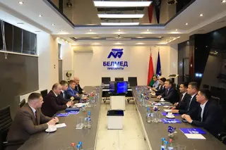 Ферганская область обсуждает локализацию производства лекарств с белорусской компанией
