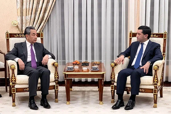 Uzbek FM holds talks Wang Yi in Tashkent