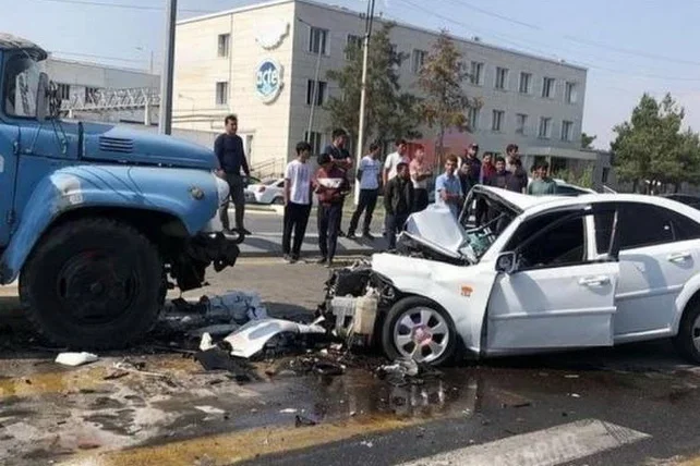 Школьники, которые устроили ДТП в Намангане, арендовали автомобиль за 200 тыс. сумов