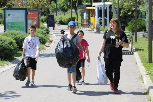 More than 300 kg of plastic waste collected in Tashkent as part of plogging