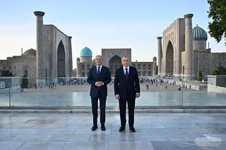 Olaf Scholz arrives in Uzbekistan