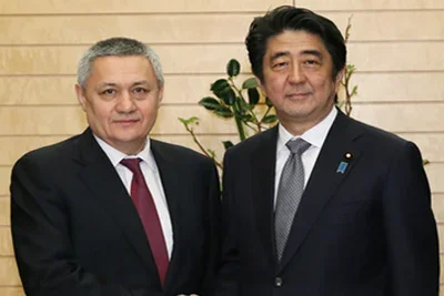 Rustam Azimov meets with Japanese PM