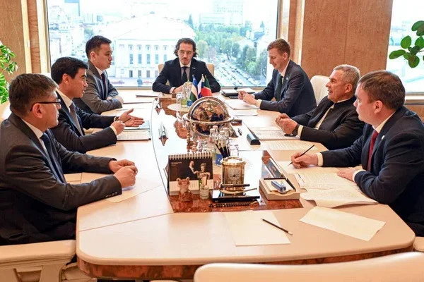 The head of Tatarstan meets with the khokim of Chirchik